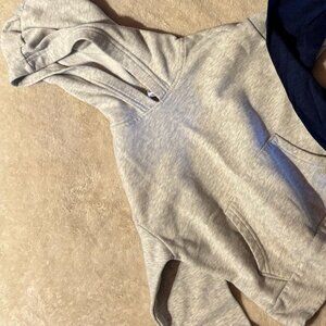 Old Navy Boy's white sweatshirt size 6-7